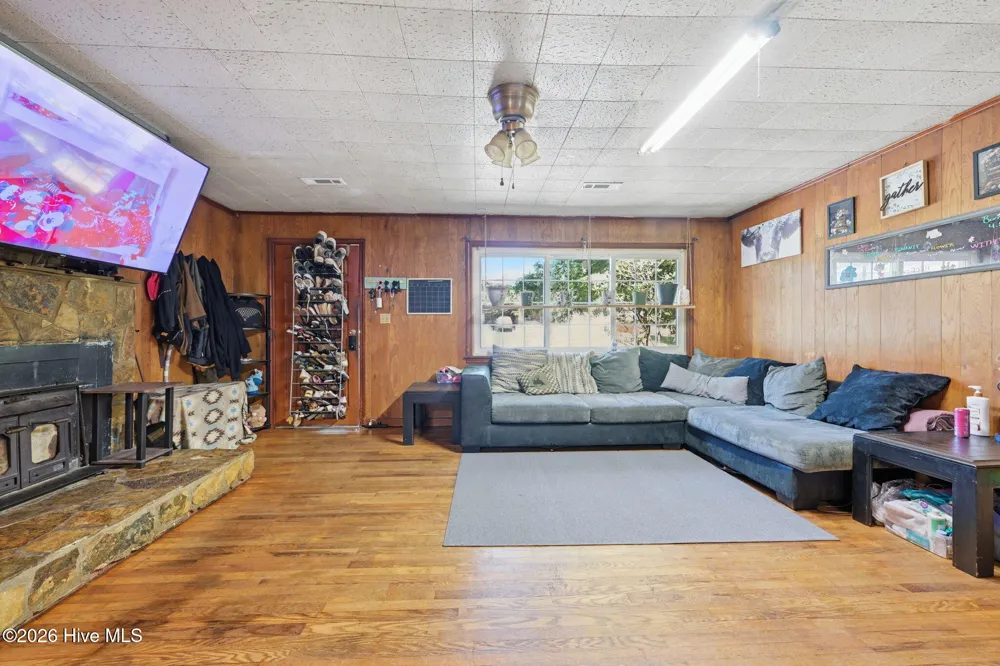 613 Robbinsville Road Andrews, NC 28901