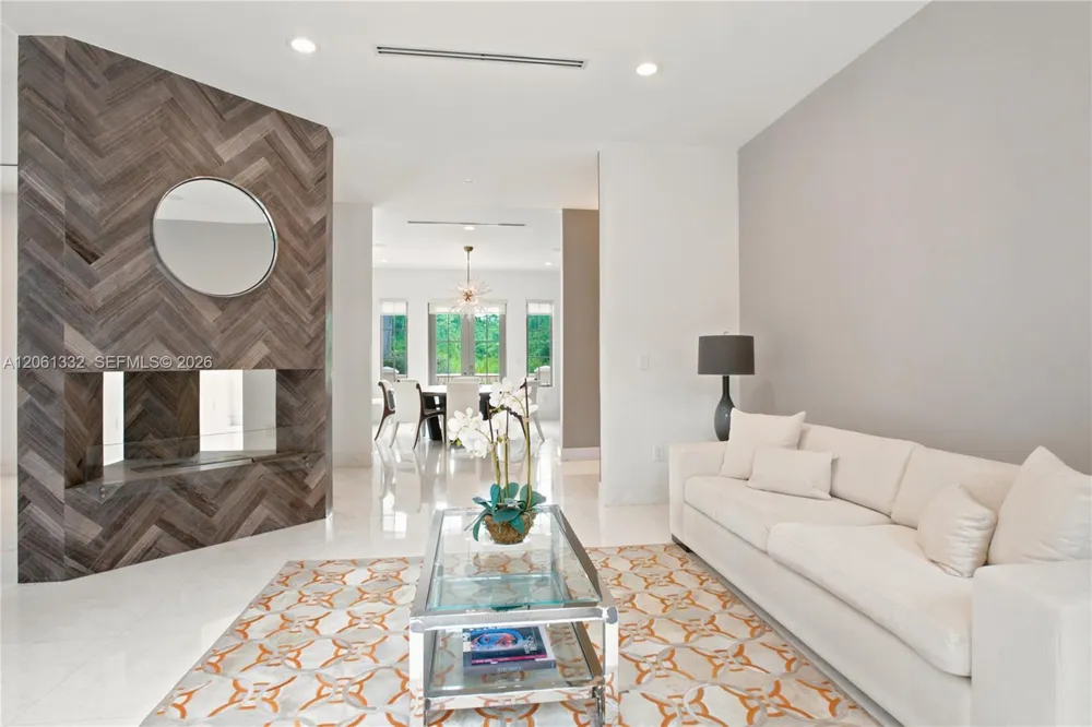 9501 Kerwood Ct Coral Gables, FL 33156