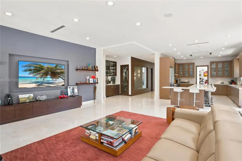 9501 Kerwood Ct Coral Gables, FL 33156