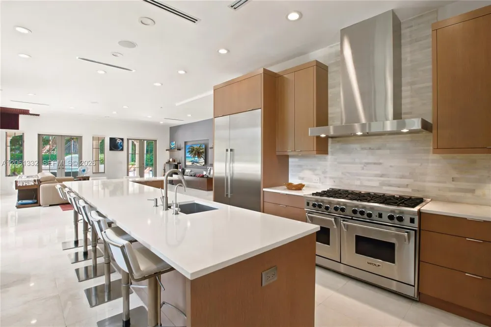9501 Kerwood Ct Coral Gables, FL 33156