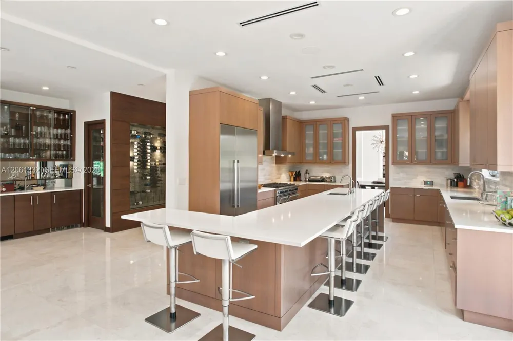 9501 Kerwood Ct Coral Gables, FL 33156