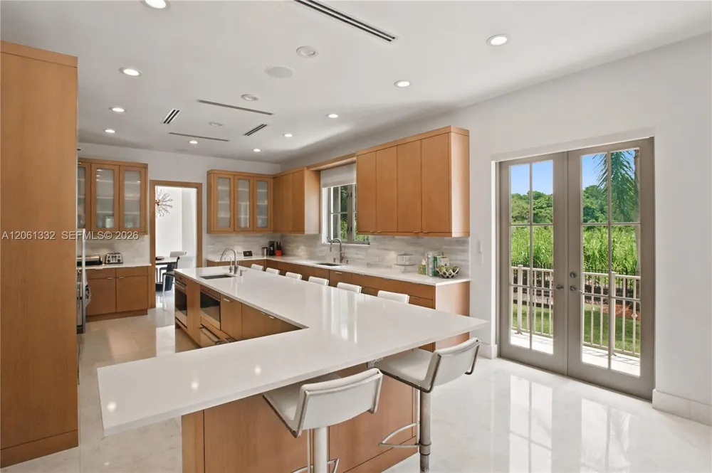 9501 Kerwood Ct Coral Gables, FL 33156