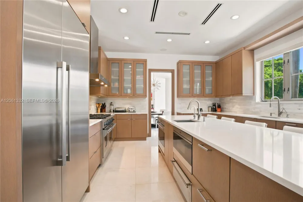 9501 Kerwood Ct Coral Gables, FL 33156