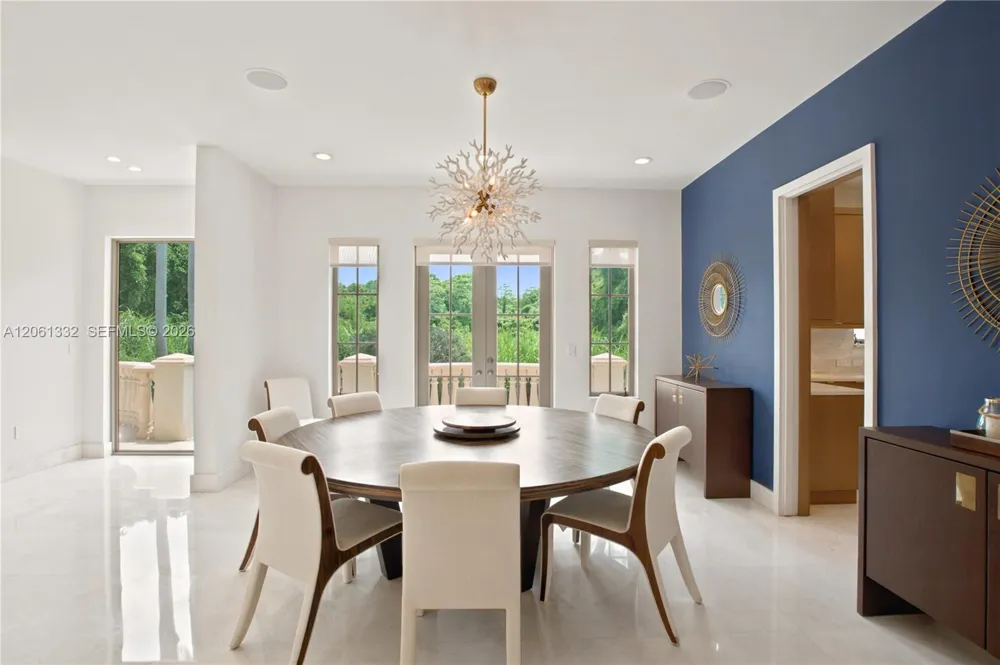 9501 Kerwood Ct Coral Gables, FL 33156