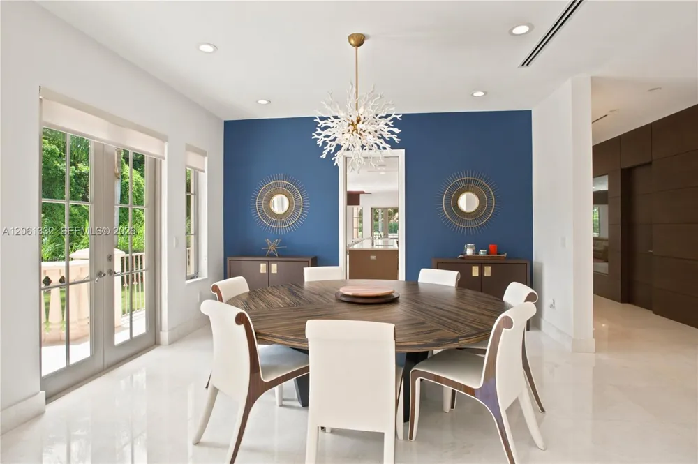 9501 Kerwood Ct Coral Gables, FL 33156