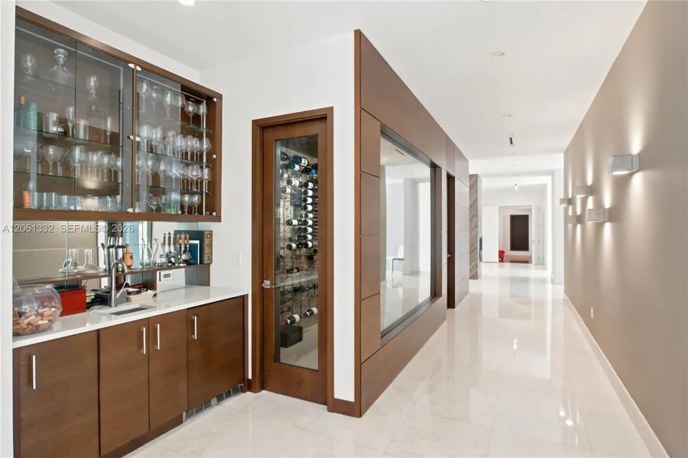 9501 Kerwood Ct Coral Gables, FL 33156