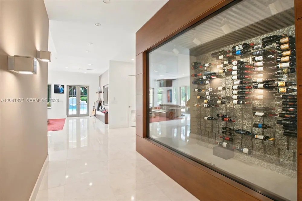 9501 Kerwood Ct Coral Gables, FL 33156
