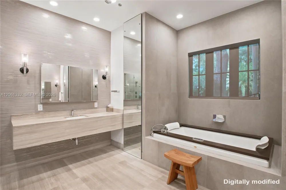 9501 Kerwood Ct Coral Gables, FL 33156