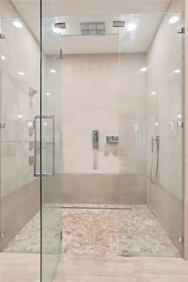 9501 Kerwood Ct Coral Gables, FL 33156