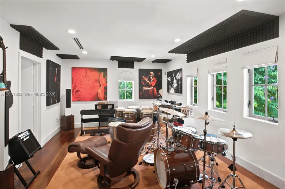 9501 Kerwood Ct Coral Gables, FL 33156