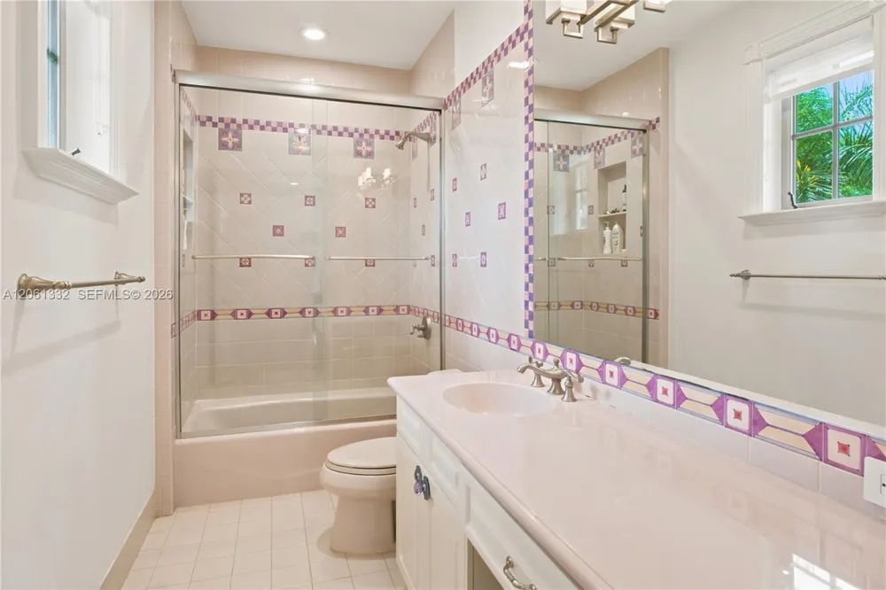 9501 Kerwood Ct Coral Gables, FL 33156