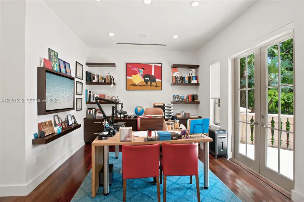 9501 Kerwood Ct Coral Gables, FL 33156