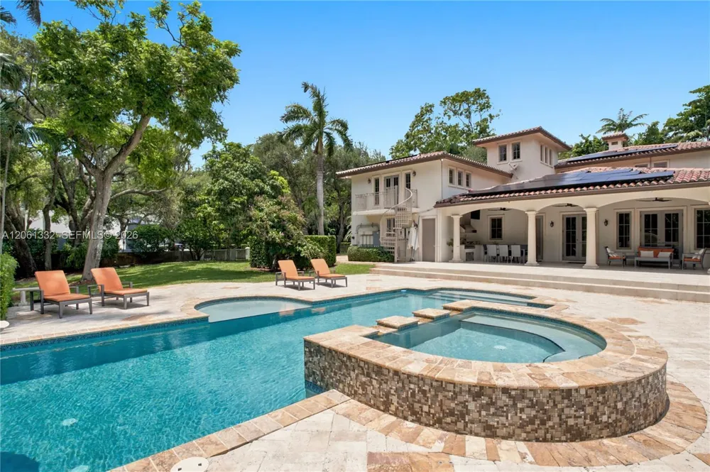 9501 Kerwood Ct Coral Gables, FL 33156
