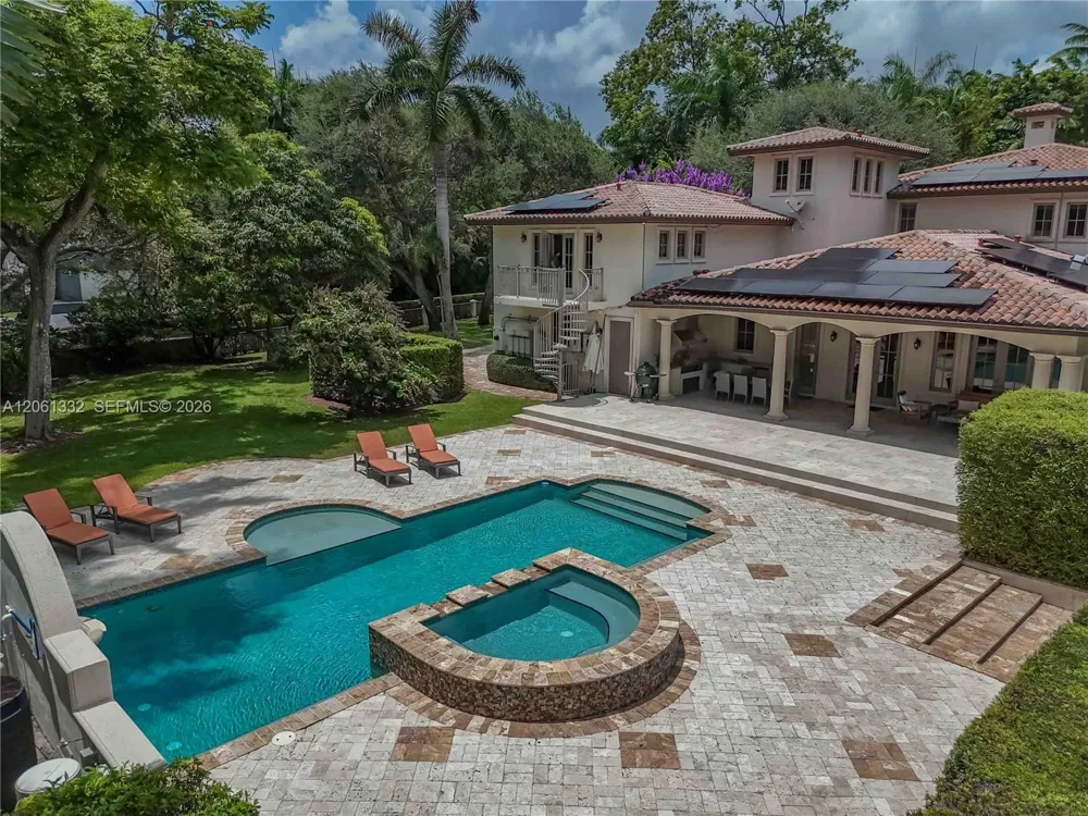 9501 Kerwood Ct Coral Gables, FL 33156
