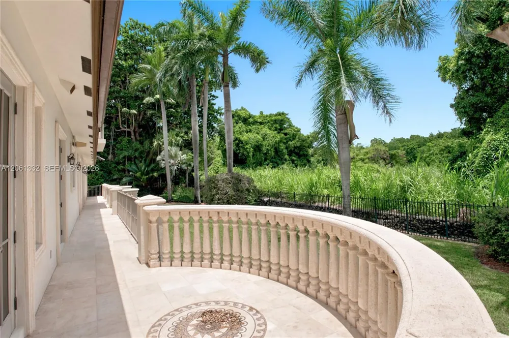9501 Kerwood Ct Coral Gables, FL 33156