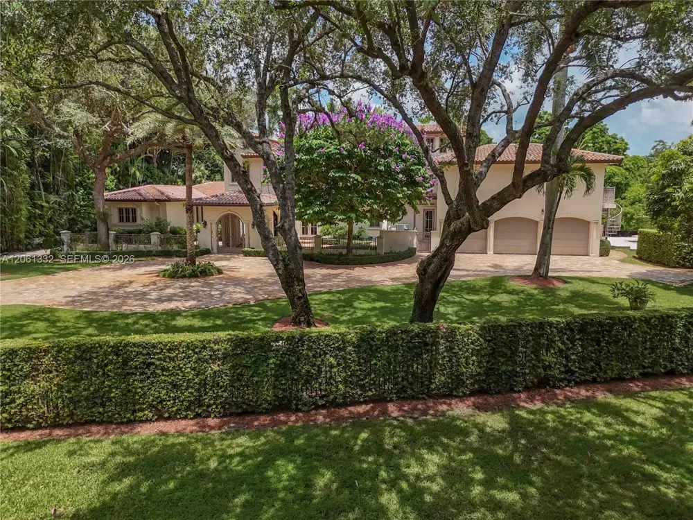 9501 Kerwood Ct Coral Gables, FL 33156