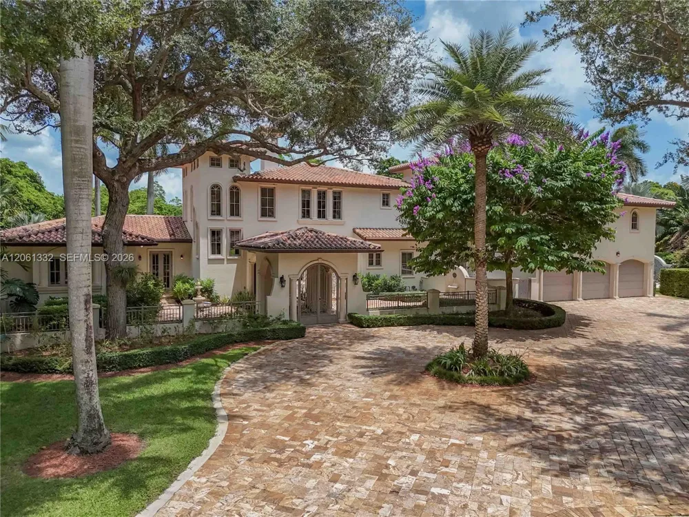 9501 Kerwood Ct Coral Gables, FL 33156