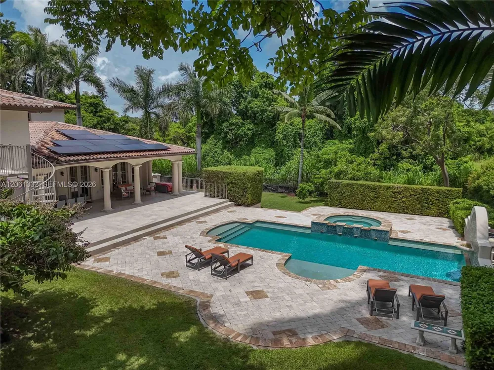 9501 Kerwood Ct Coral Gables, FL 33156