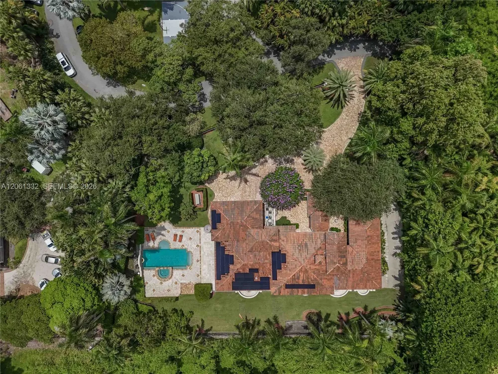 9501 Kerwood Ct Coral Gables, FL 33156