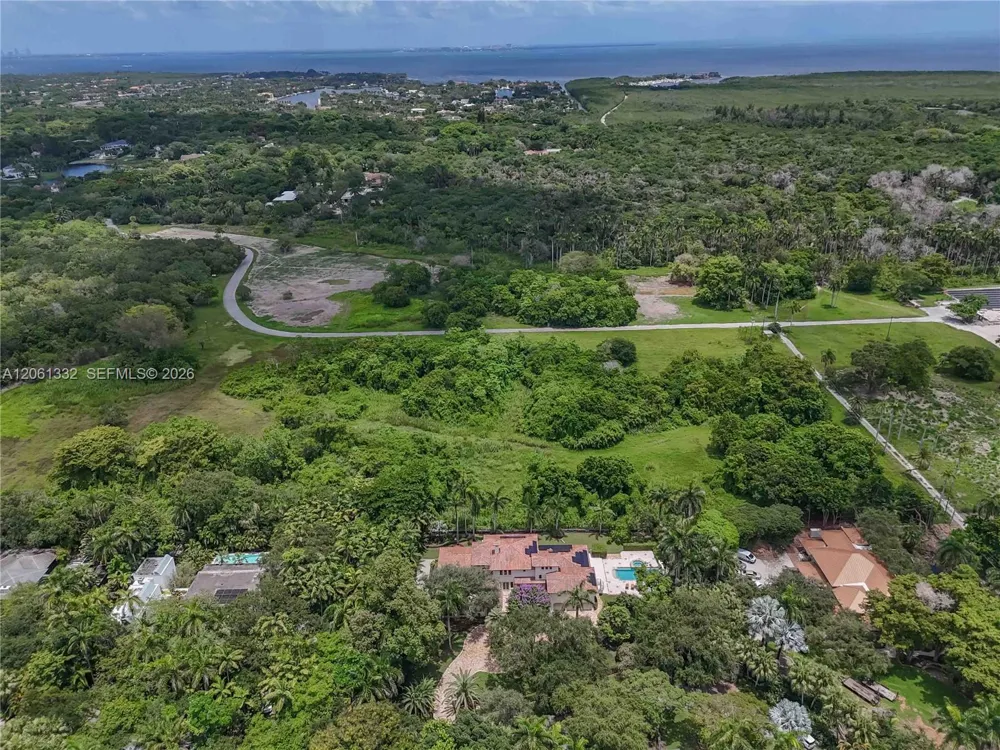 9501 Kerwood Ct Coral Gables, FL 33156