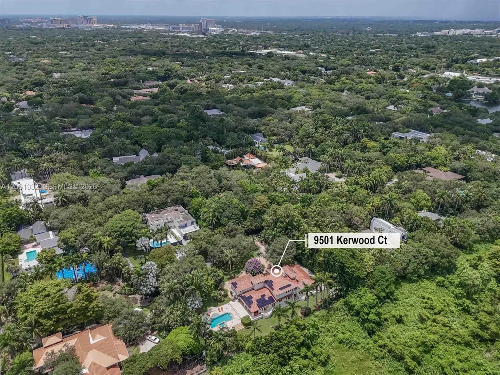 9501 Kerwood Ct Coral Gables, FL 33156