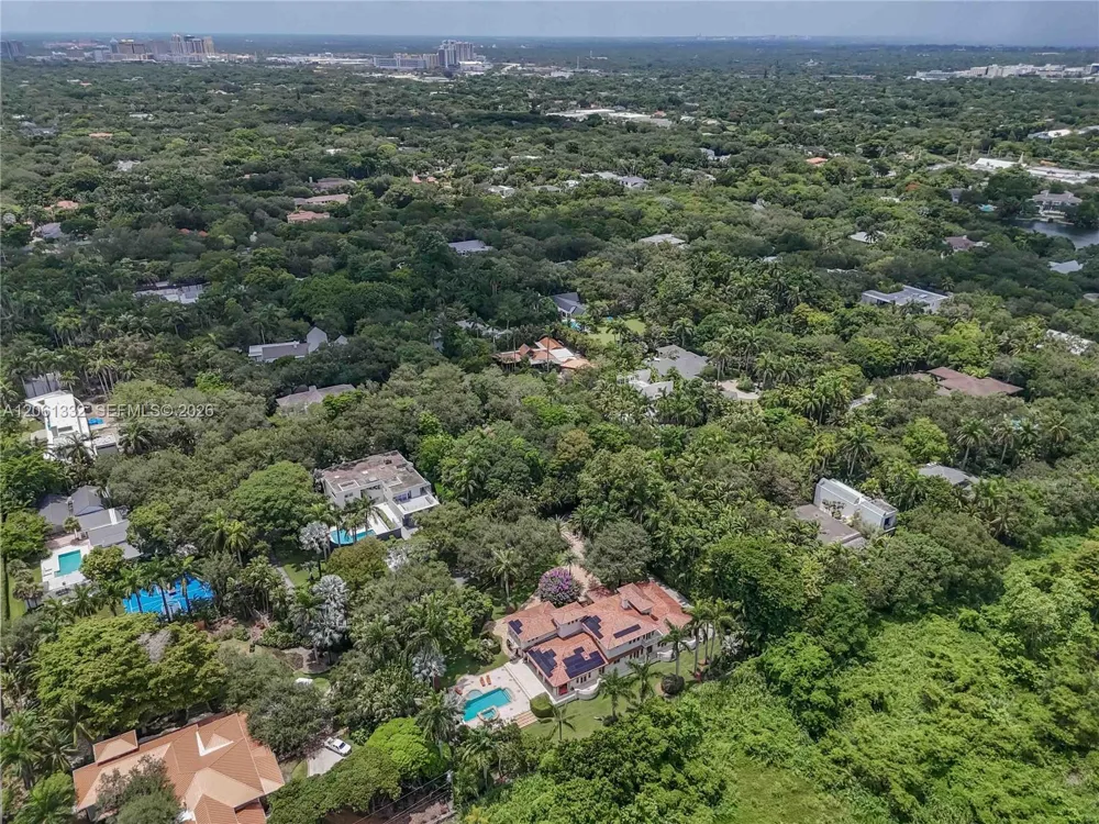 9501 Kerwood Ct Coral Gables, FL 33156