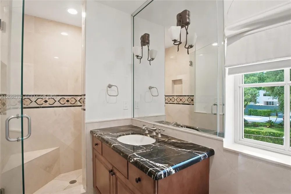 9501 Kerwood Ct Coral Gables, FL 33156