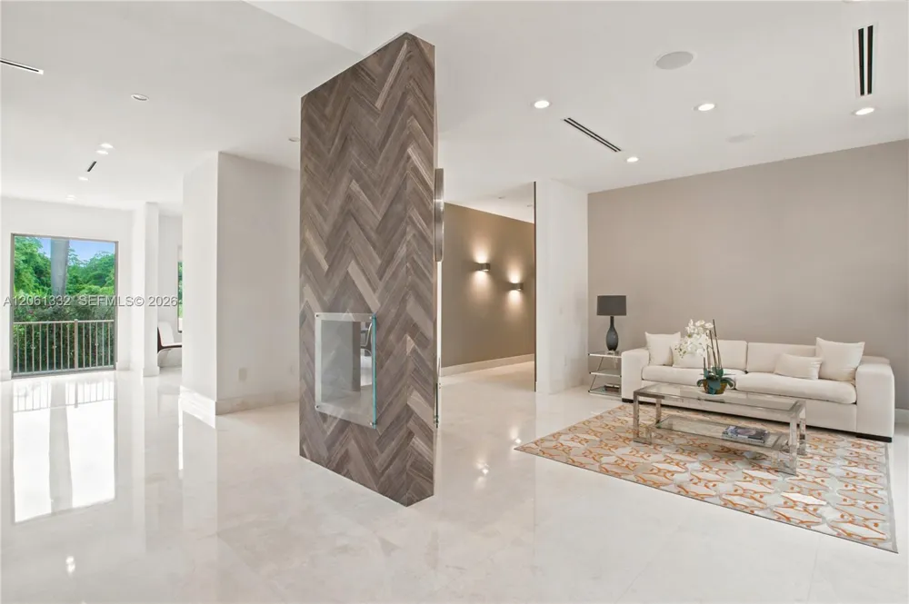 9501 Kerwood Ct Coral Gables, FL 33156