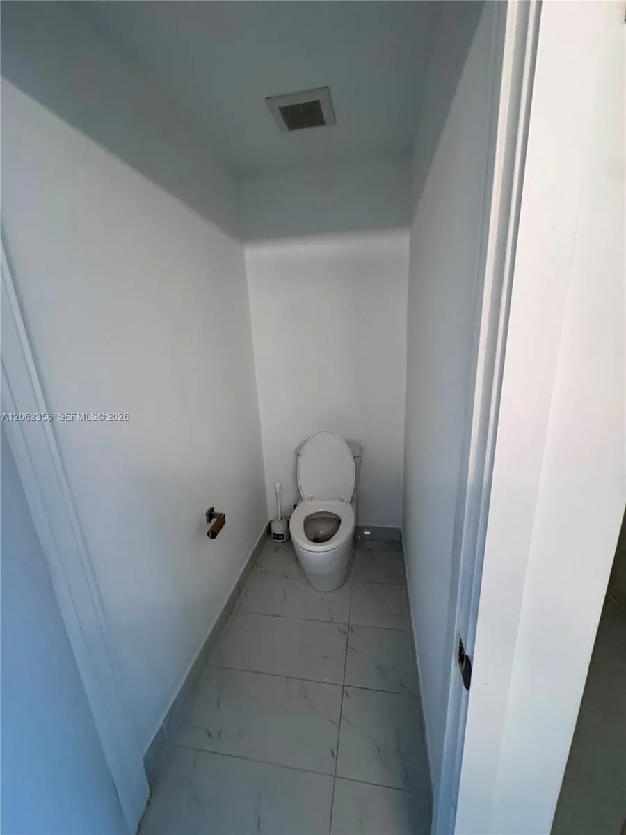 16385 Biscayne Blvd #305 North Miami Beach, FL 33160