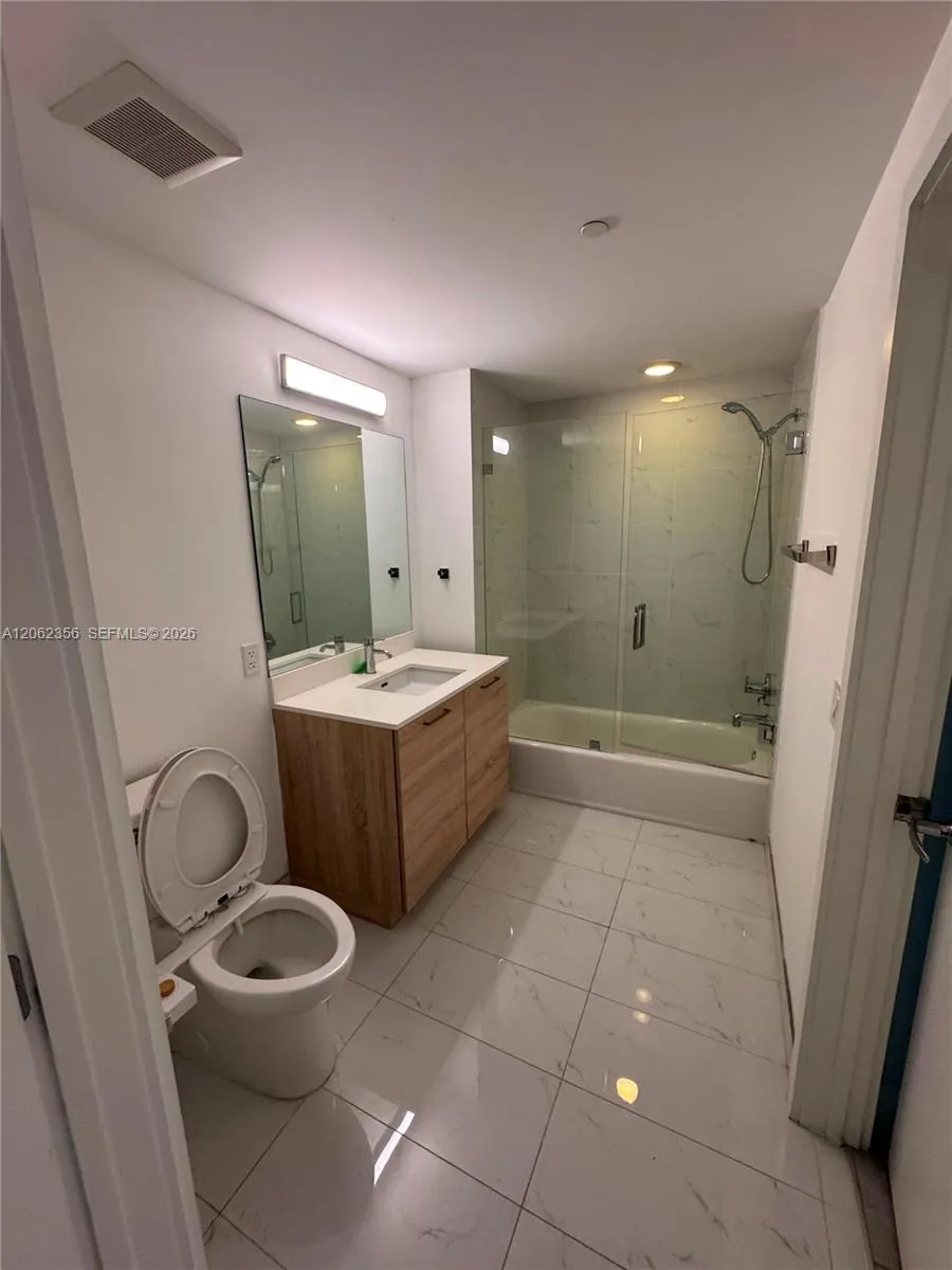 16385 Biscayne Blvd #305 North Miami Beach, FL 33160