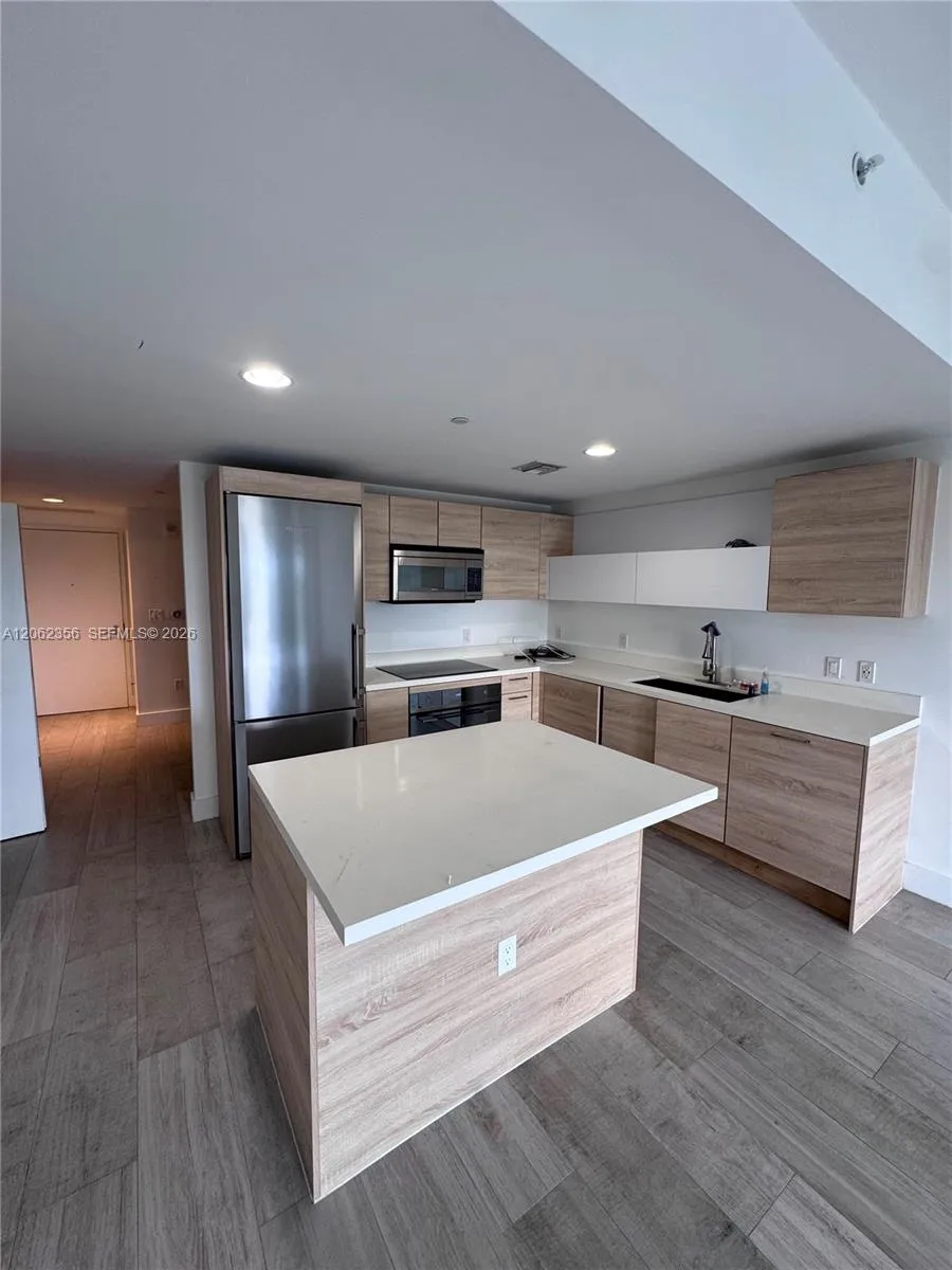 16385 Biscayne Blvd #305 North Miami Beach, FL 33160