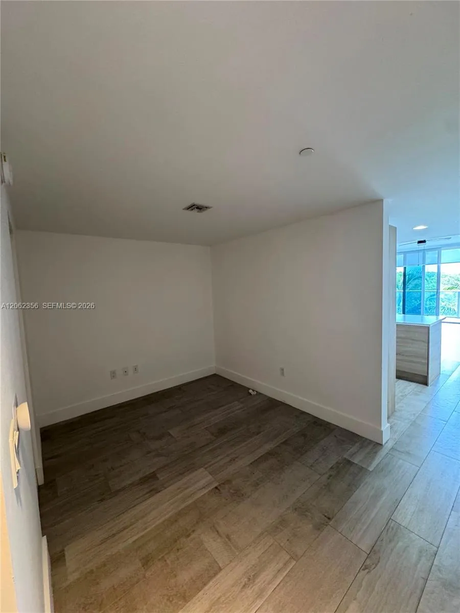 16385 Biscayne Blvd #305 North Miami Beach, FL 33160