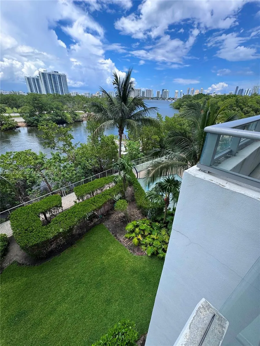 16385 Biscayne Blvd #305 North Miami Beach, FL 33160