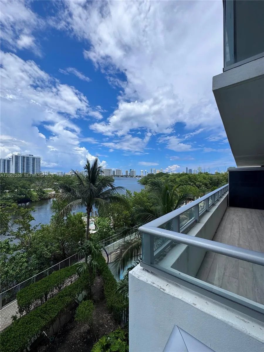 16385 Biscayne Blvd #305 North Miami Beach, FL 33160