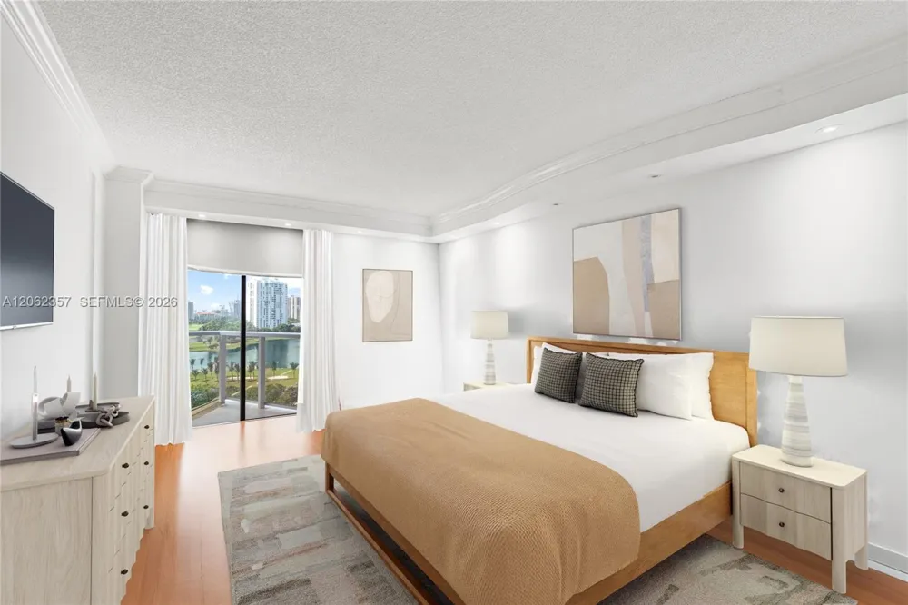 20281 E Country Club Dr #909 Aventura, FL 33180