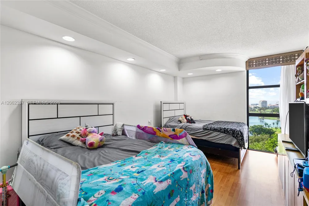 20281 E Country Club Dr #909 Aventura, FL 33180