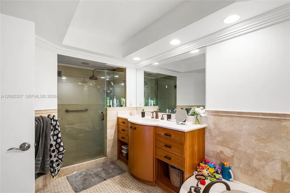 20281 E Country Club Dr #909 Aventura, FL 33180