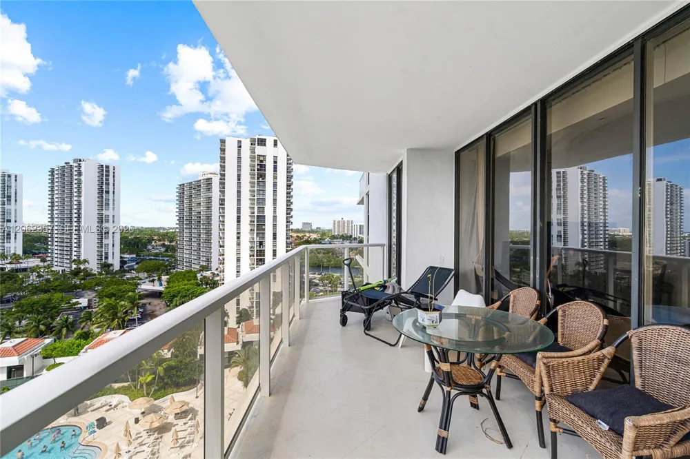 20281 E Country Club Dr #909 Aventura, FL 33180