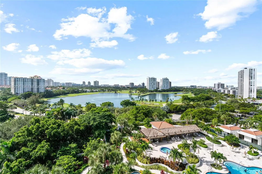 20281 E Country Club Dr #909 Aventura, FL 33180