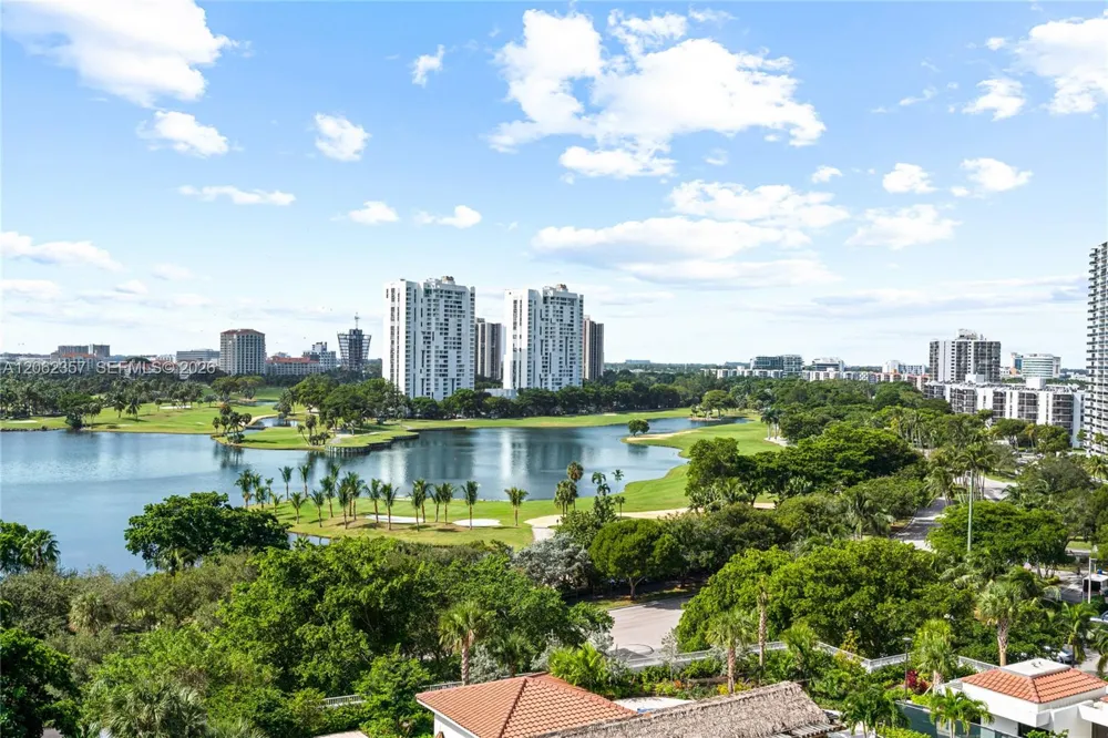 20281 E Country Club Dr #909 Aventura, FL 33180