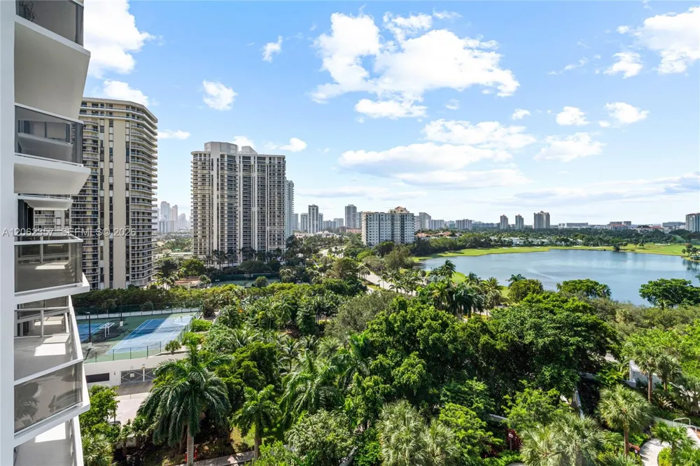 20281 E Country Club Dr #909 Aventura, FL 33180