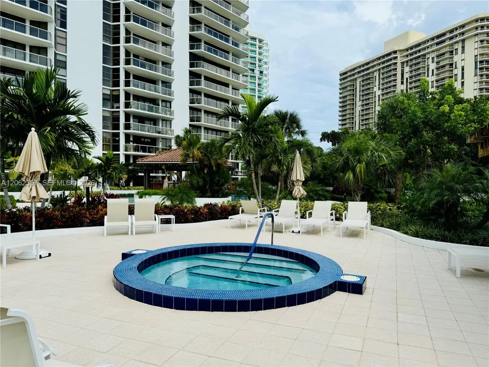 20281 E Country Club Dr #909 Aventura, FL 33180