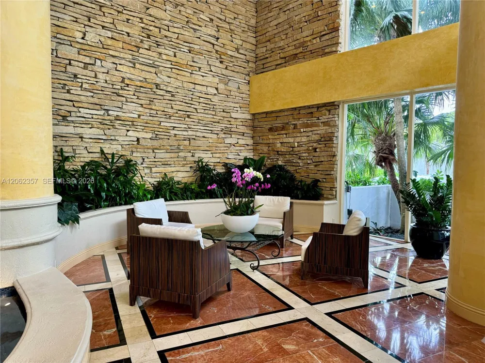 20281 E Country Club Dr #909 Aventura, FL 33180