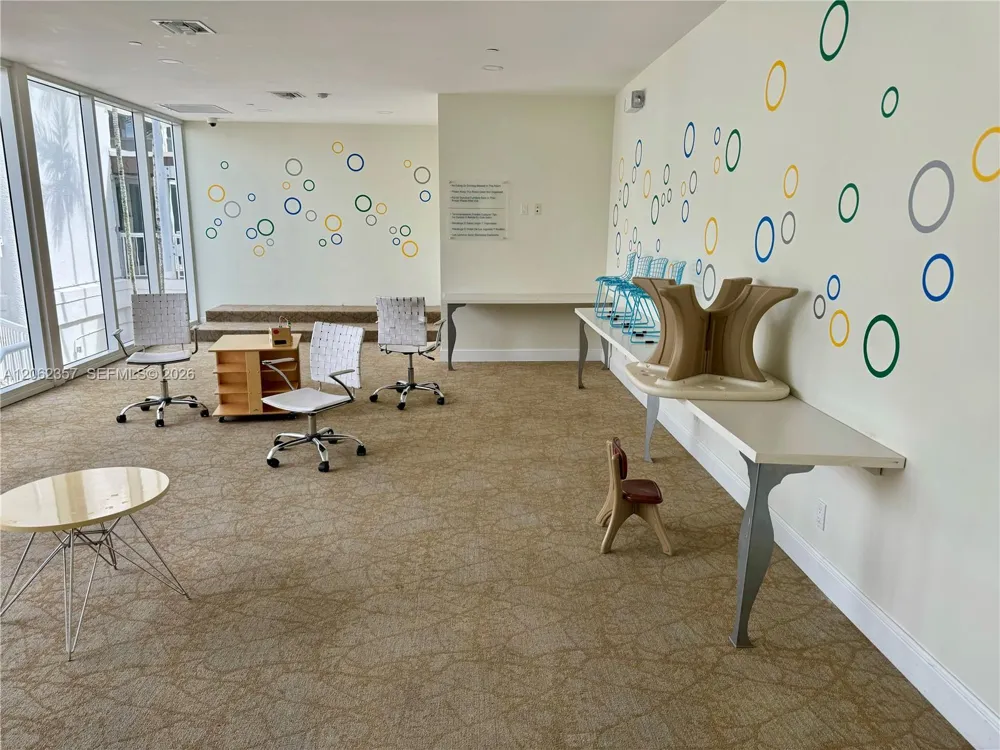20281 E Country Club Dr #909 Aventura, FL 33180