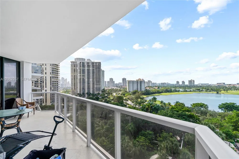 20281 E Country Club Dr #909 Aventura, FL 33180