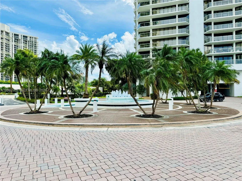 20281 E Country Club Dr #909 Aventura, FL 33180