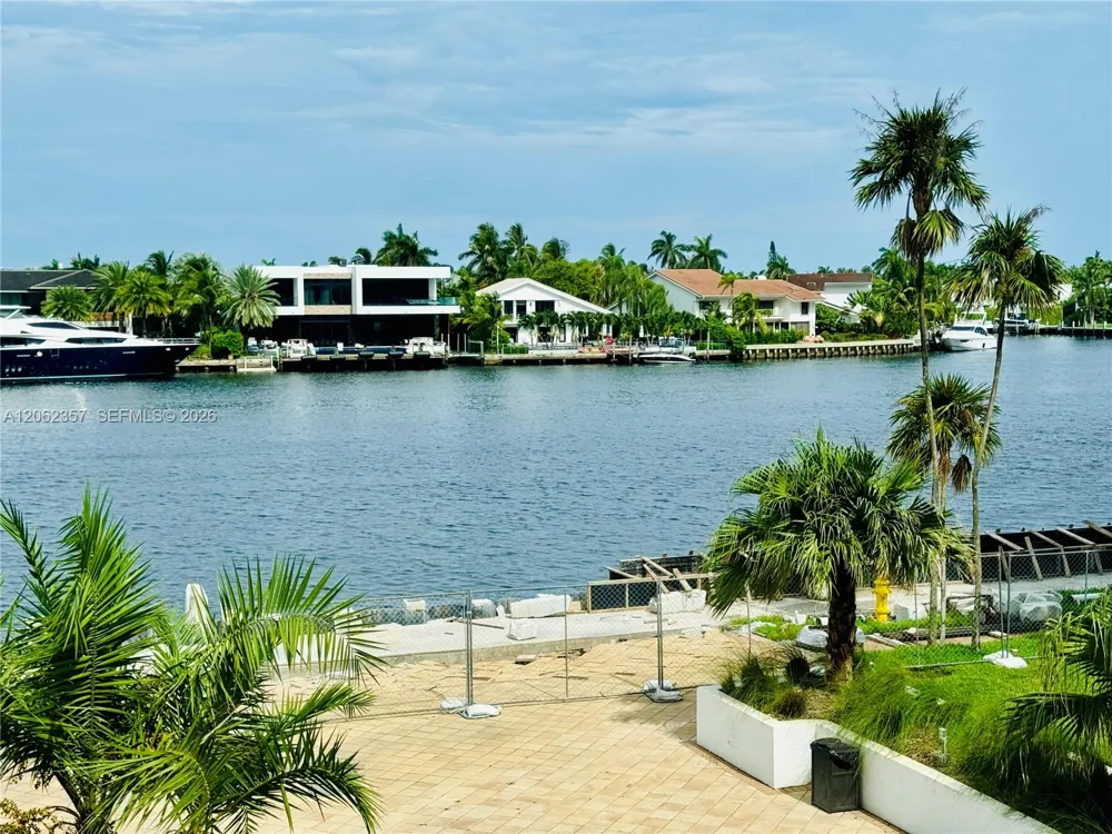 20281 E Country Club Dr #909 Aventura, FL 33180