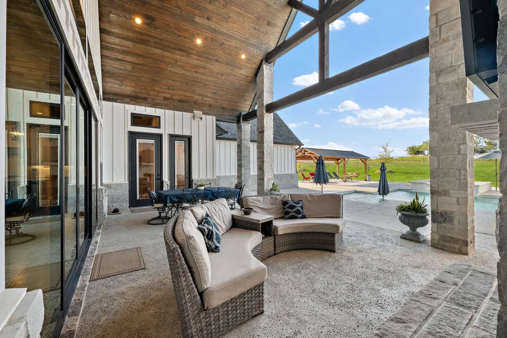 412 Royal Santana Run Weatherford, TX 76087