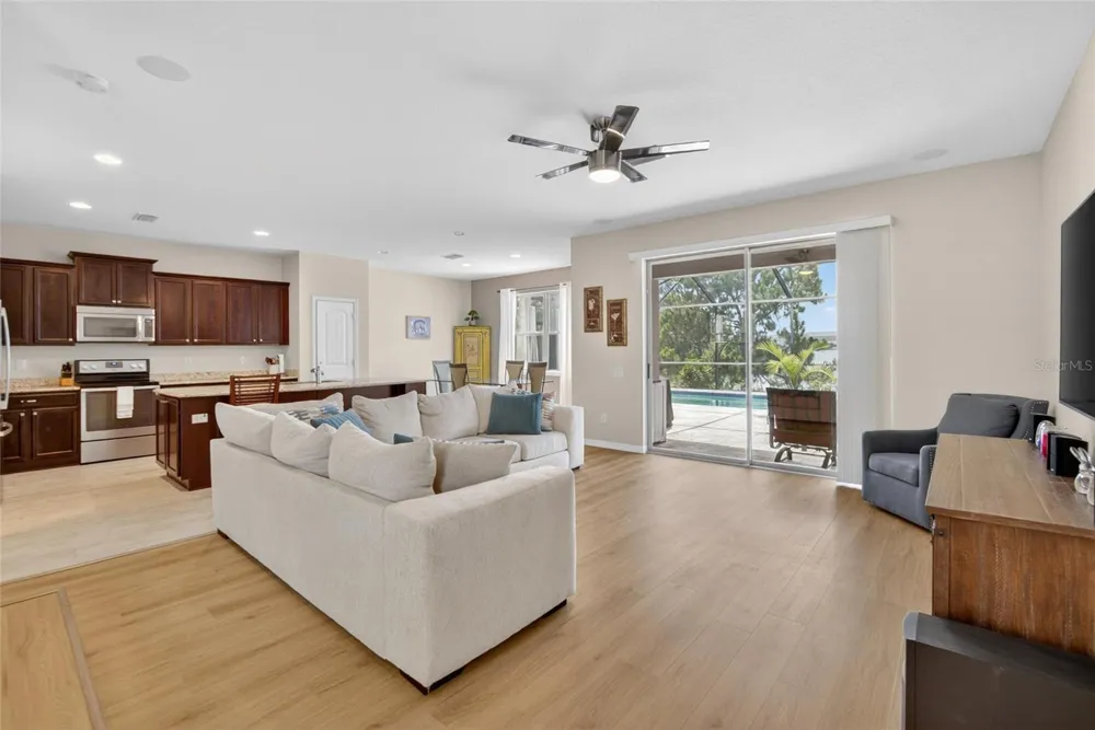 6207 MAGNOLIA PARK BLVD Riverview, FL 33578