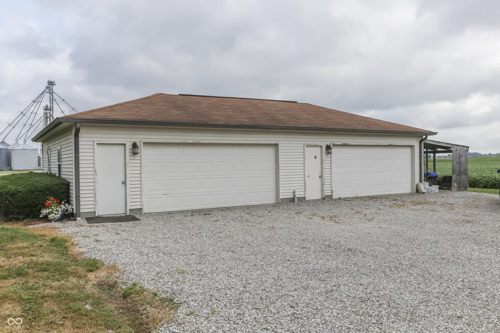 3608 London Road Fairland, IN 46126